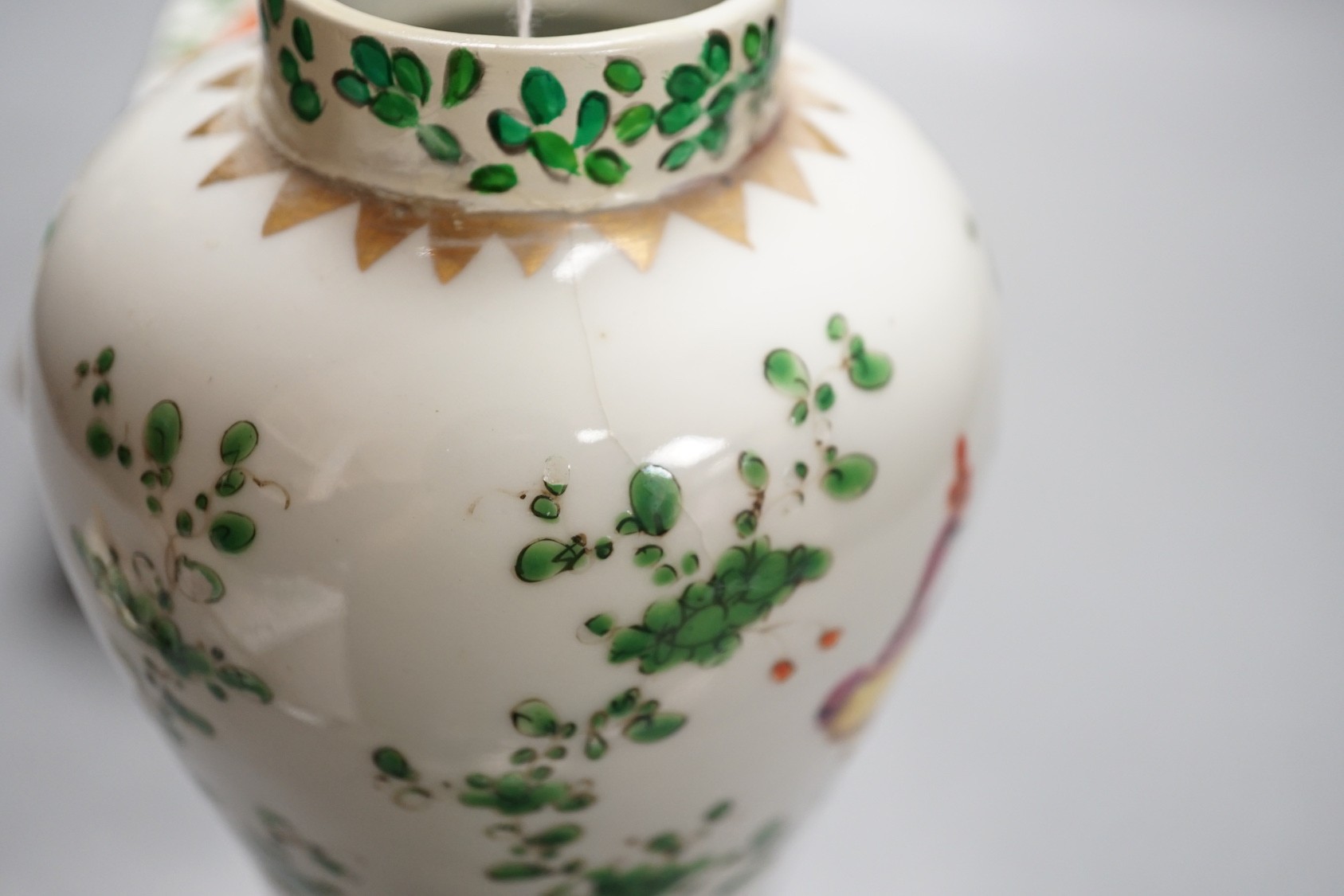 A Japanese polychrome enamelled porcelain vase and cover and a Samson scale blue hexagonal vase, in Worcester style, tallest 30cm